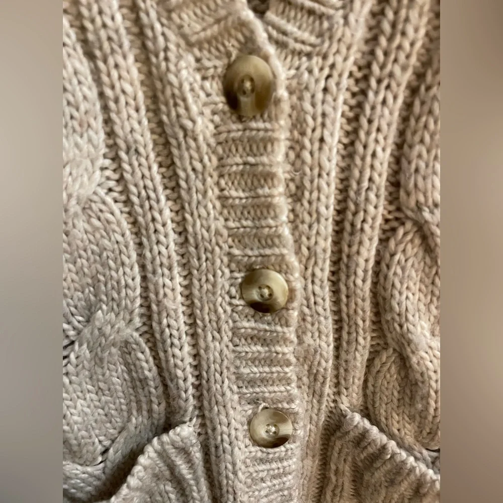 Hollister chunky knit cream button down cardigan, size M - Picture 3 of 7